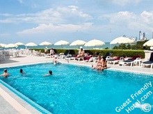Flipper Lodge Swimming pool