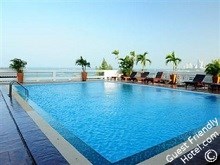 Pattaya Centre Hotel Roof top pool